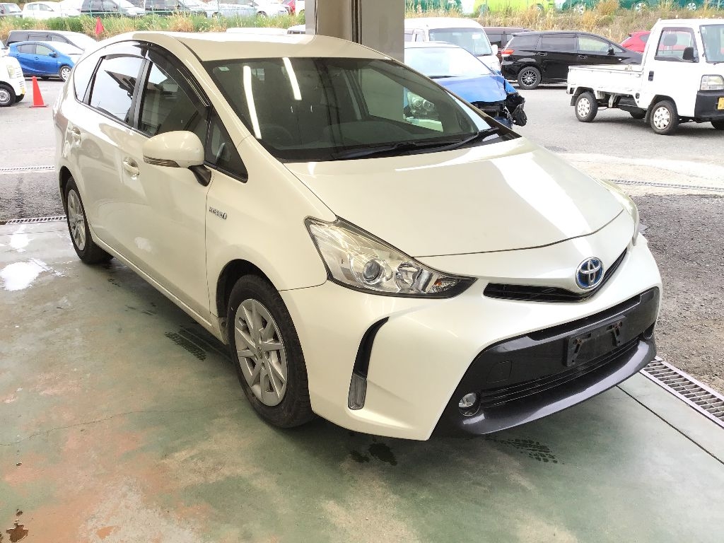 TOYOTA PRIUS ALPHA