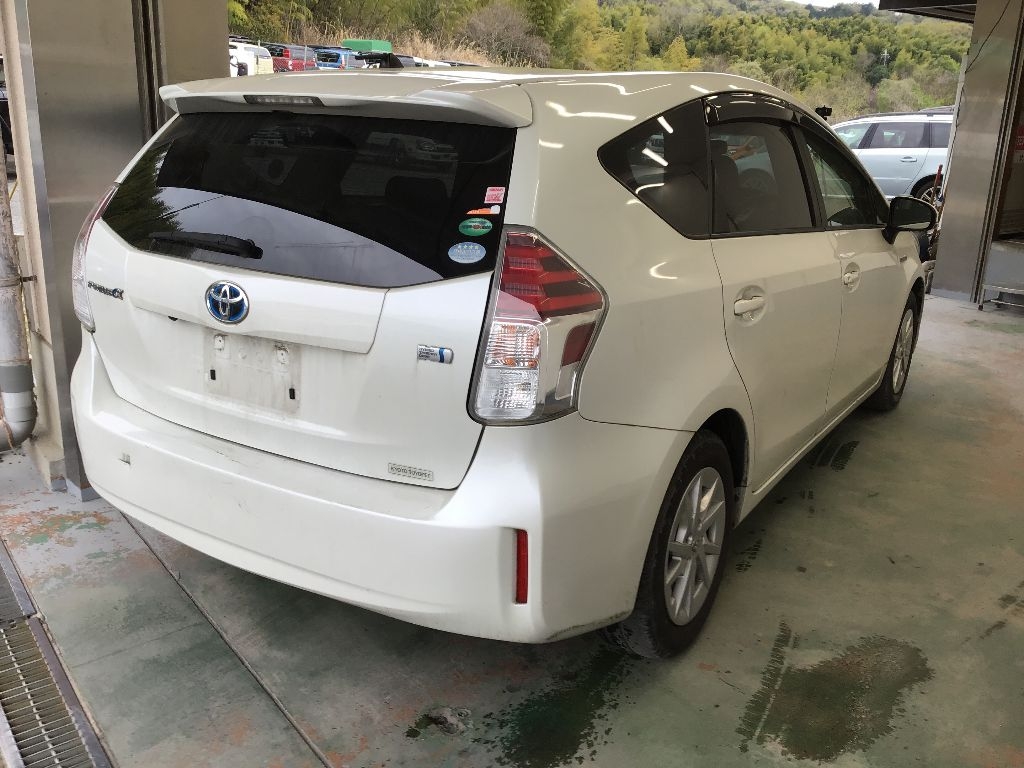 TOYOTA PRIUS ALPHA