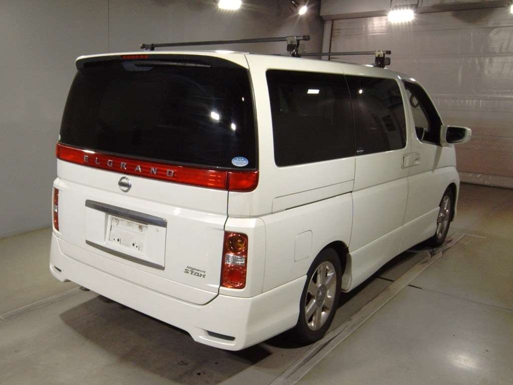 NISSAN ELGRAND