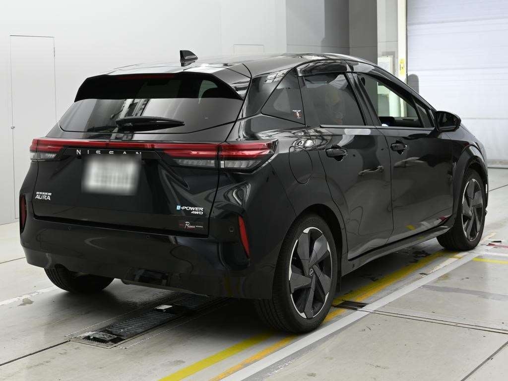 NISSAN AURA