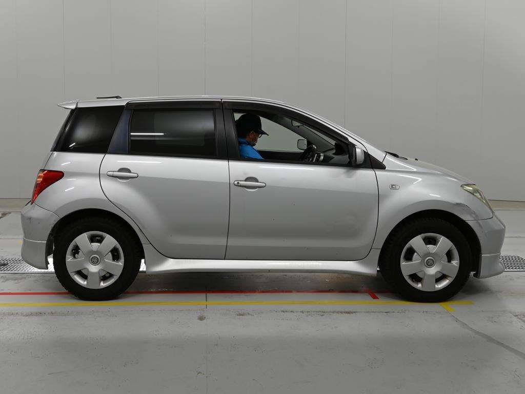 TOYOTA IST