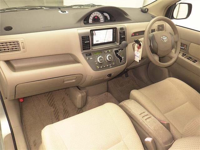 TOYOTA RAUM