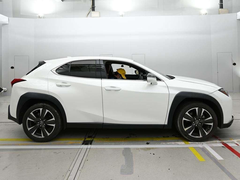 LEXUS UX200