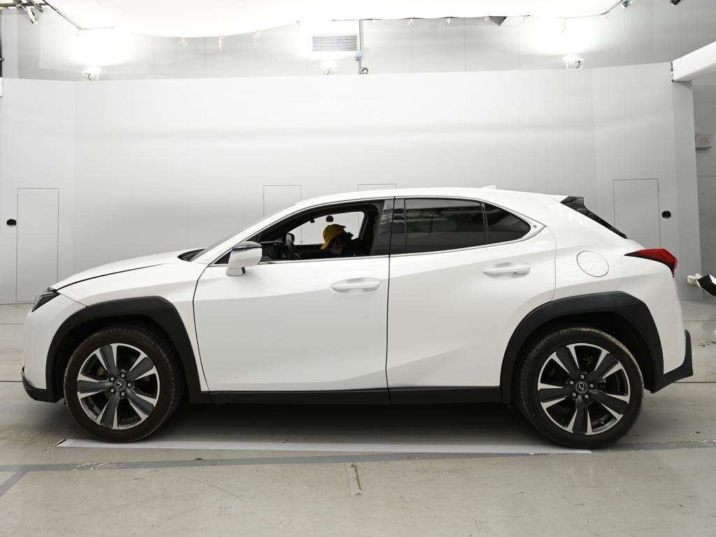 LEXUS UX200