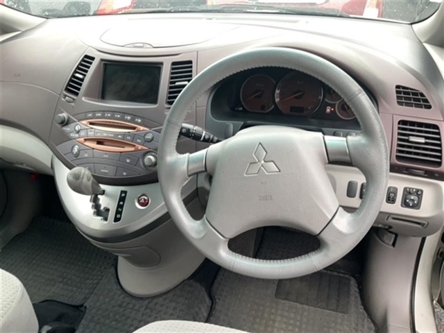 MITSUBISHI GRANDIS