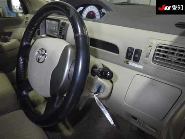 TOYOTA RAUM