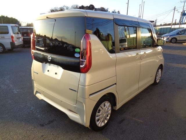 NISSAN ROOX