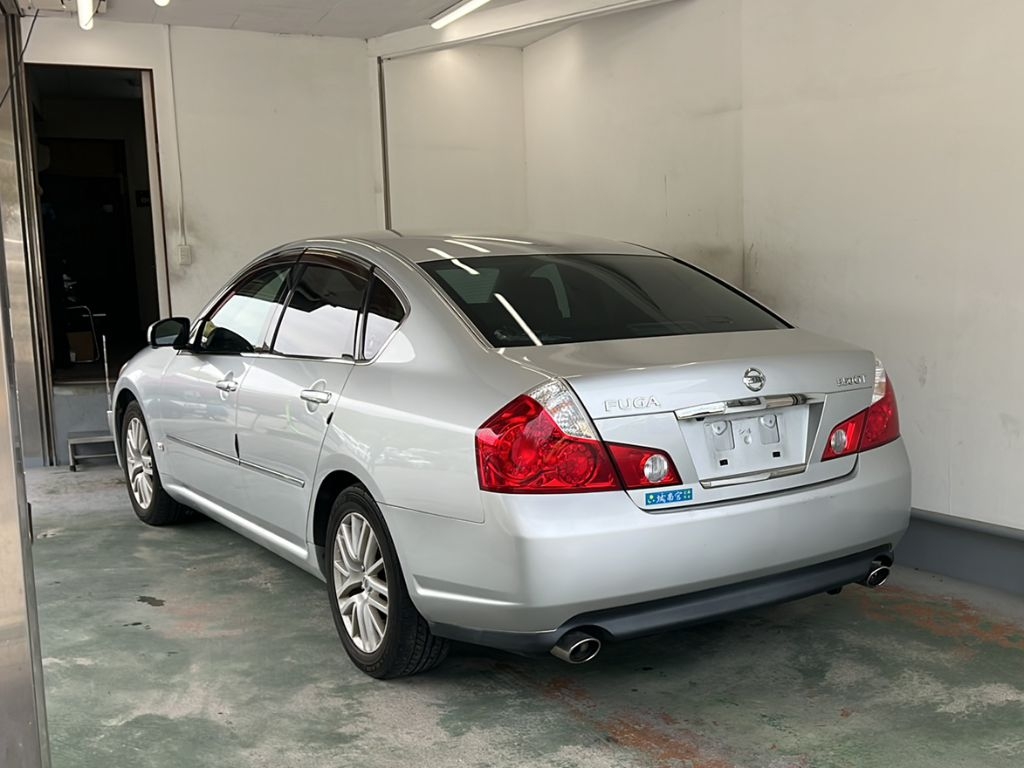 NISSAN FUGA