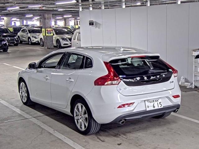 VOLVO V40