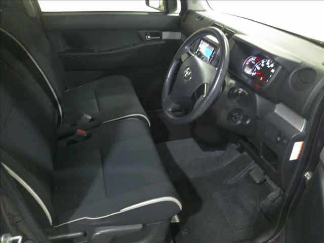 TOYOTA PIXIS SPACE