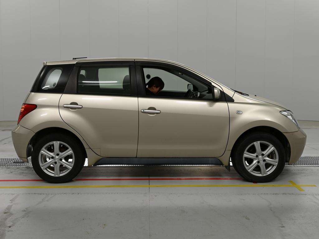 TOYOTA IST
