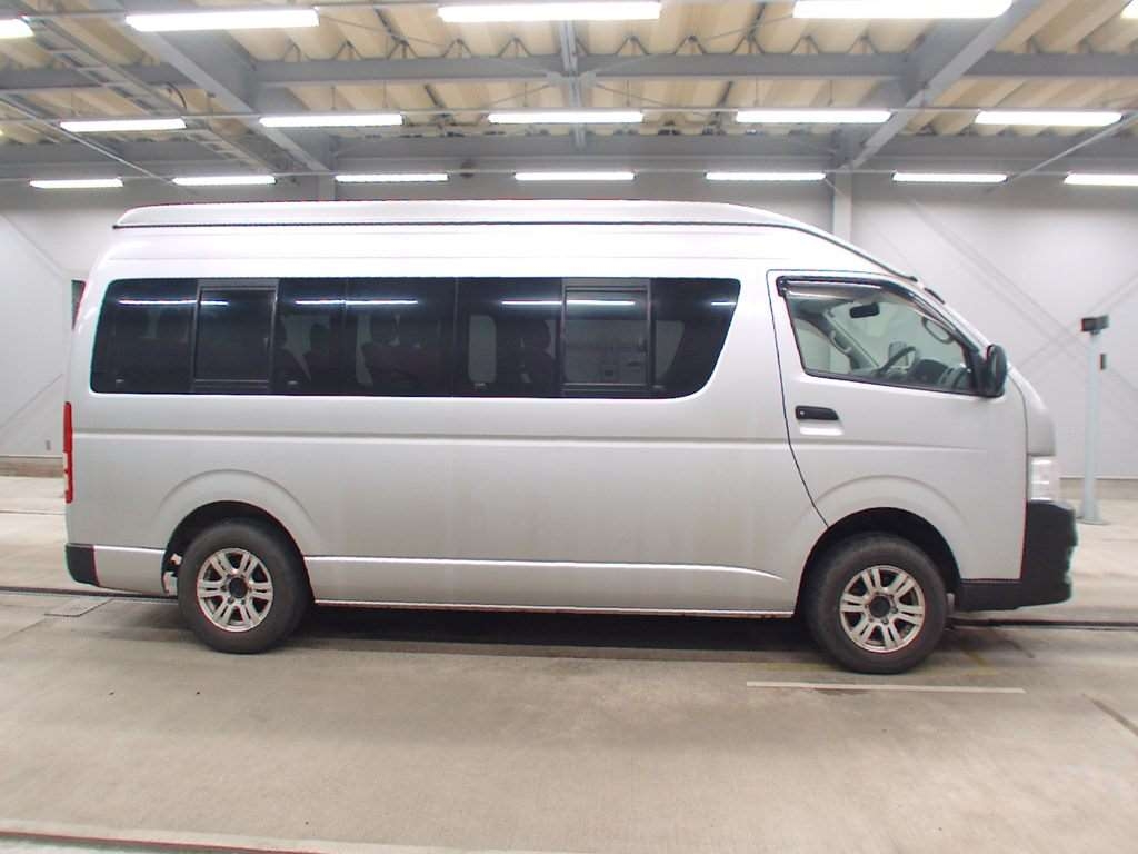 TOYOTA REGIUS ACE