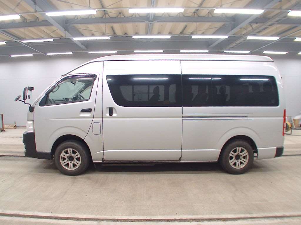 TOYOTA REGIUS ACE