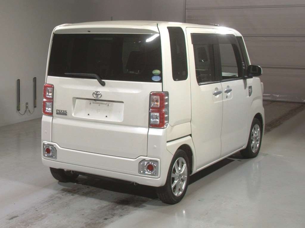 TOYOTA PIXIS MEGA