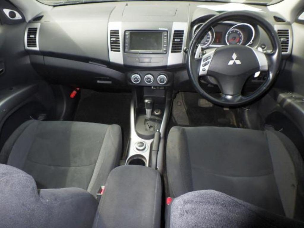 MITSUBISHI OUTLANDER