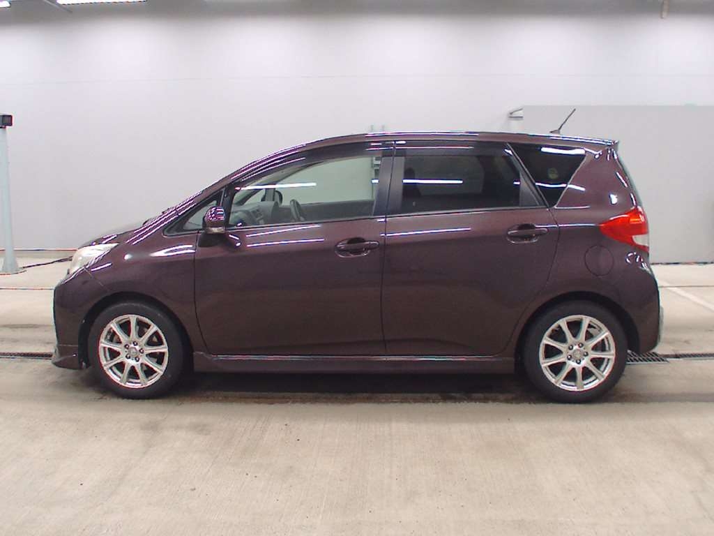 SUBARU TREZIA
