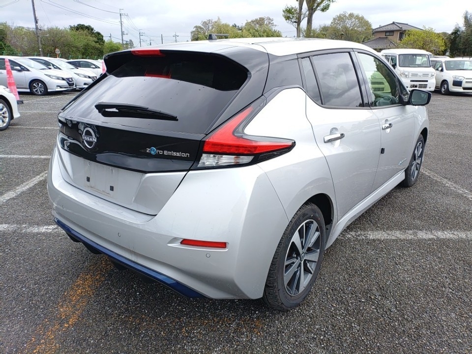 NISSAN LEAF