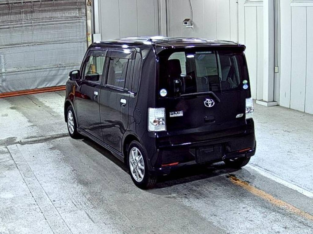 TOYOTA PIXIS SPACE