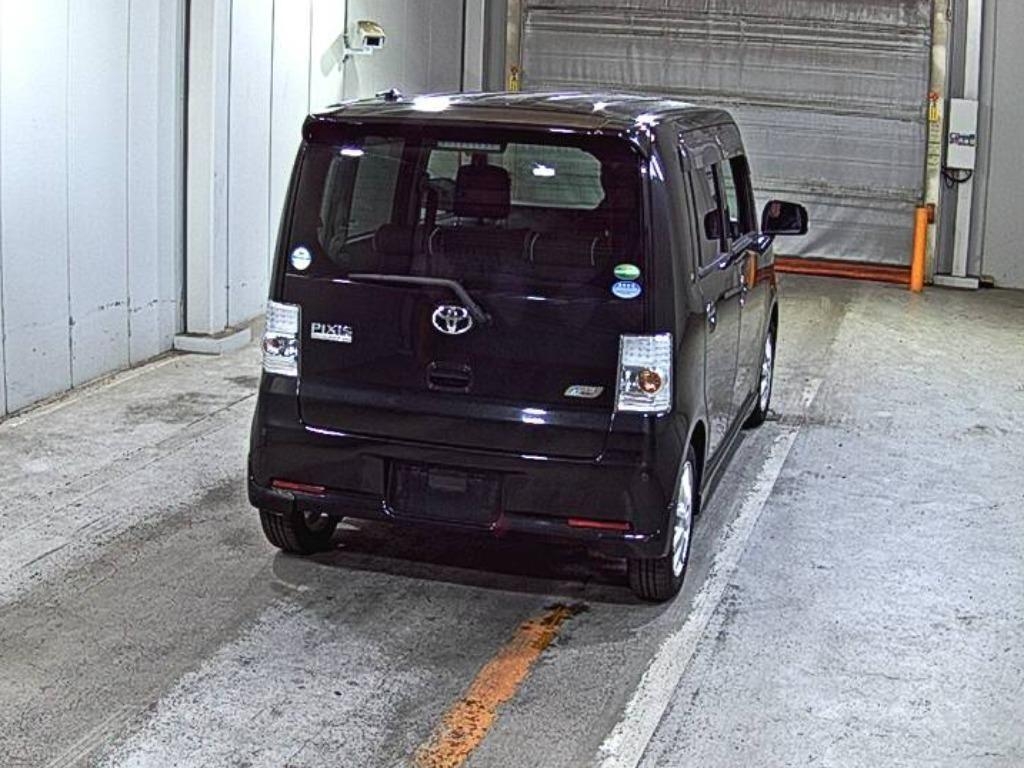 TOYOTA PIXIS SPACE