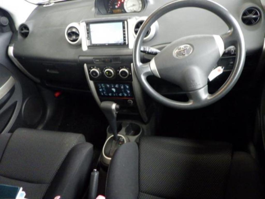 TOYOTA IST