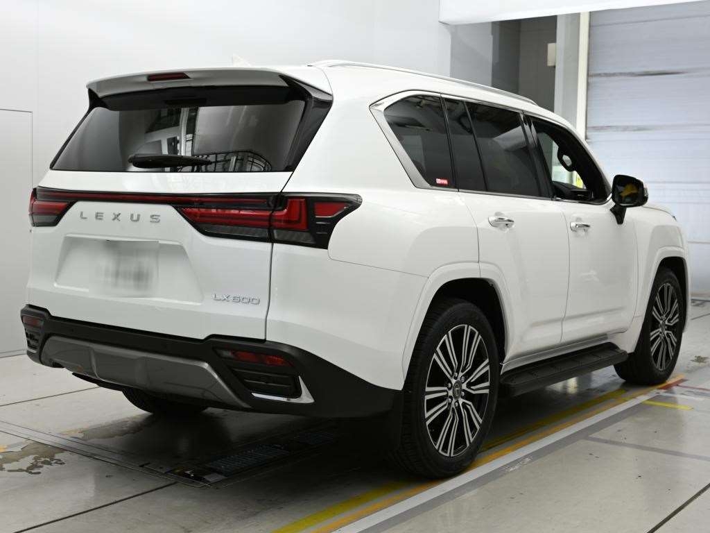 LEXUS LX600