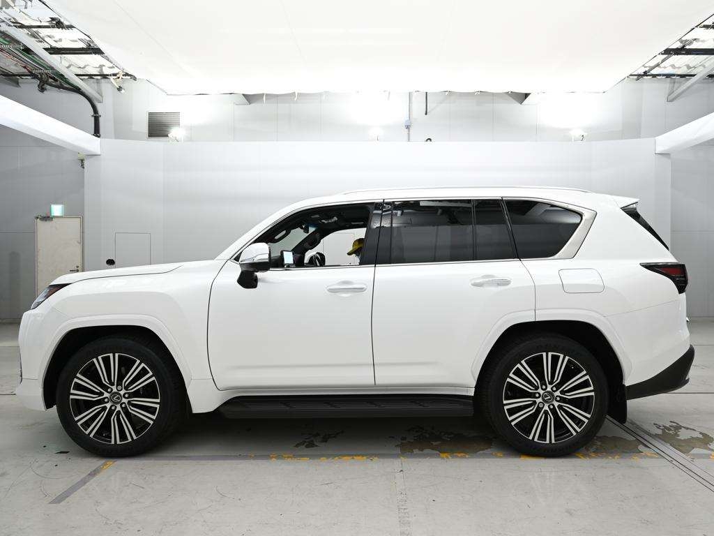 LEXUS LX600