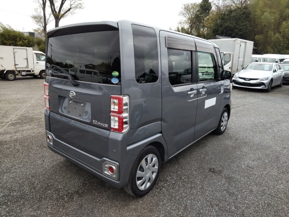 DAIHATSU WAKE