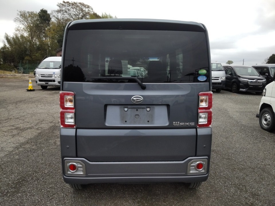 DAIHATSU WAKE