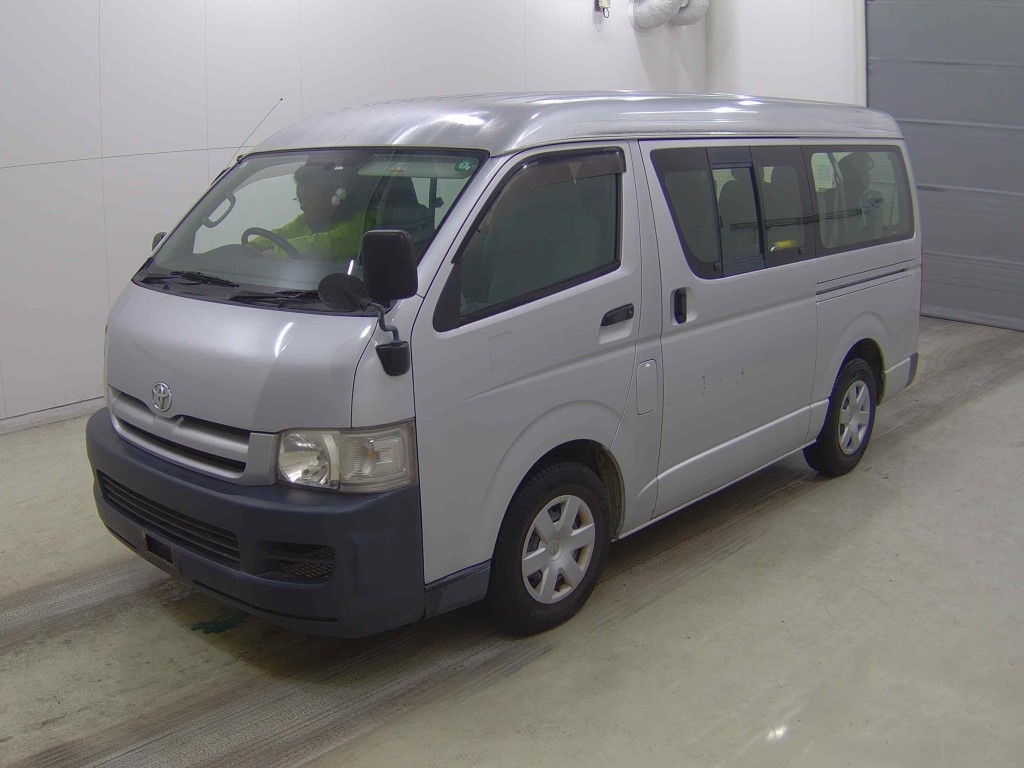 TOYOTA HIACE