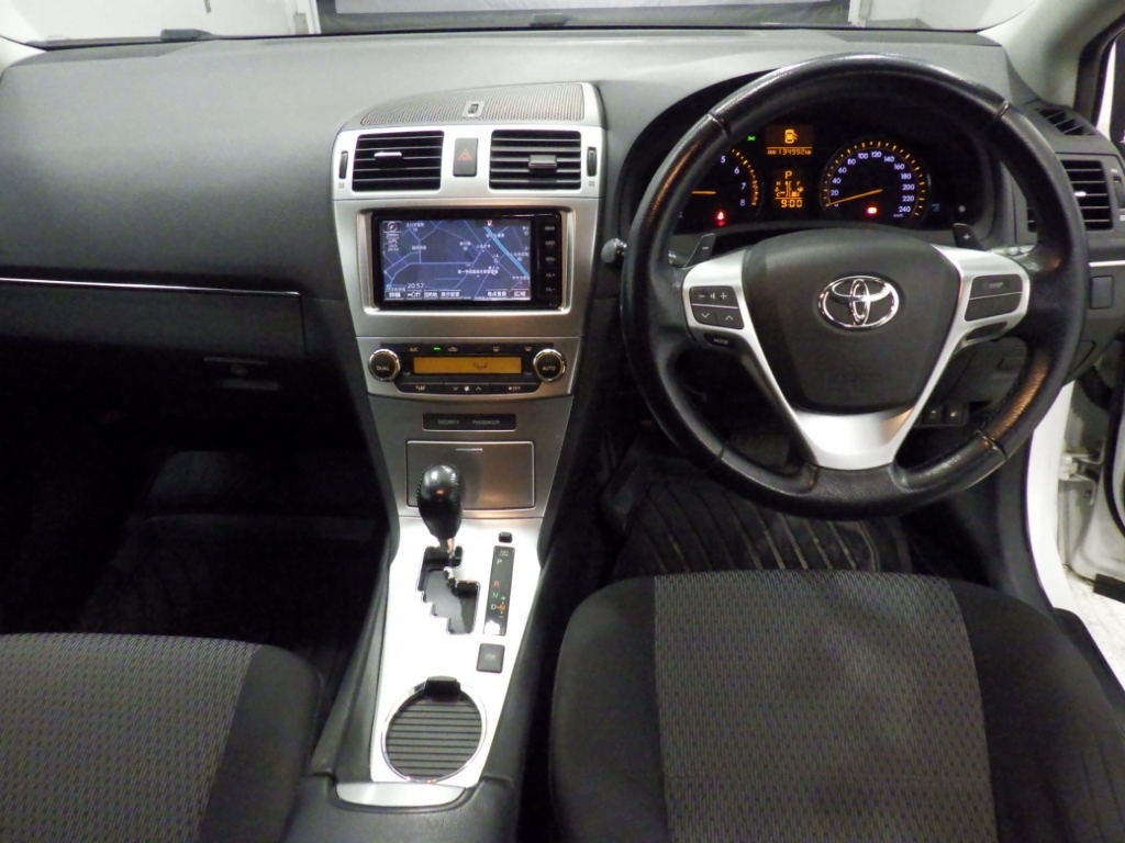 TOYOTA AVENSIS