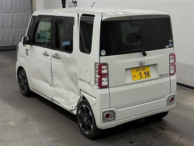 DAIHATSU WAKE