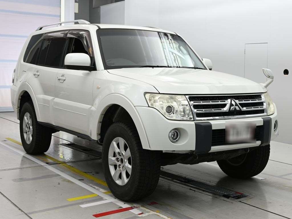 MITSUBISHI PAJERO