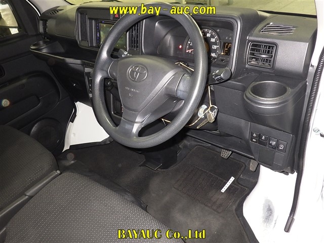TOYOTA PIXIS VAN