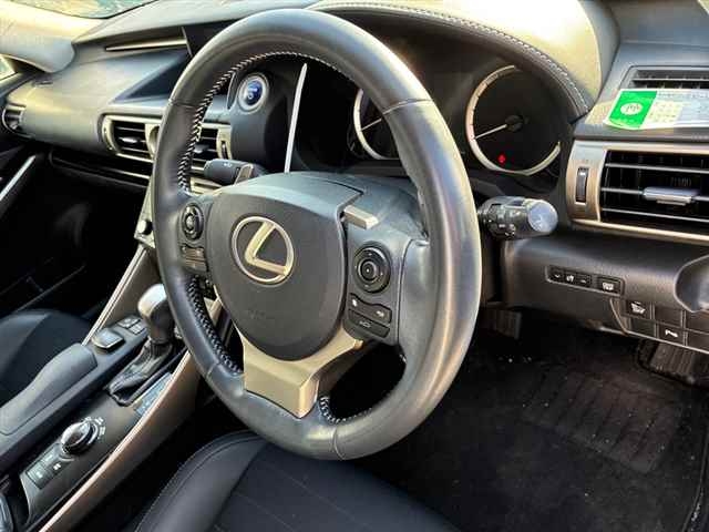 LEXUS IS300H