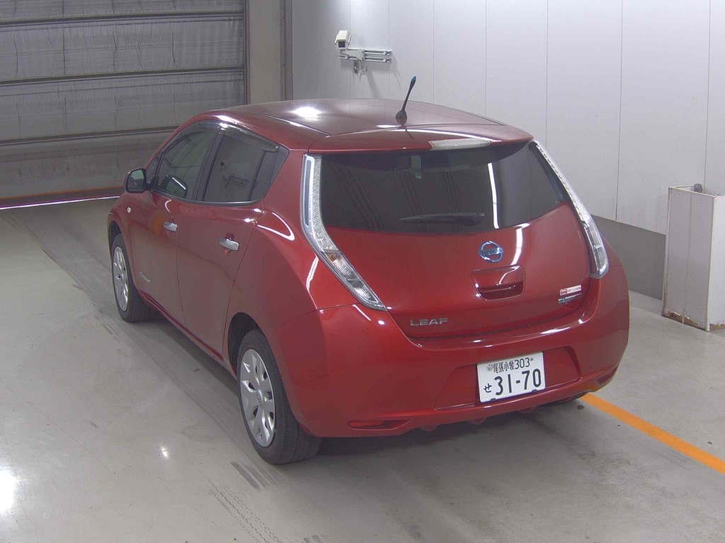 NISSAN LEAF