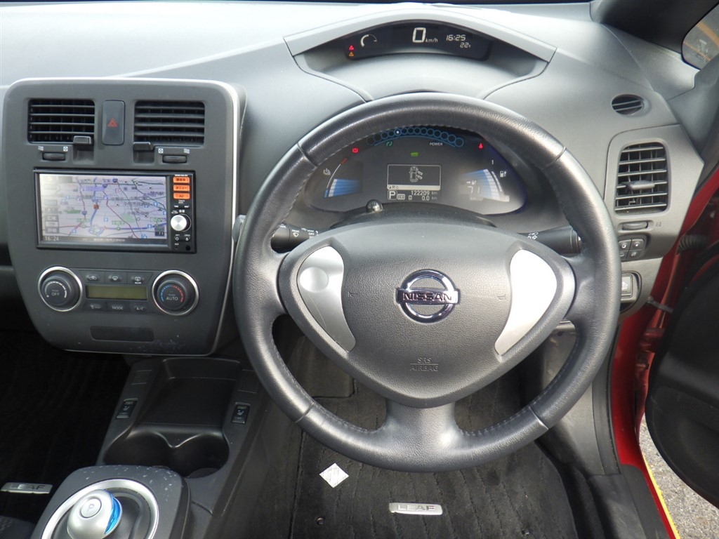 NISSAN LEAF