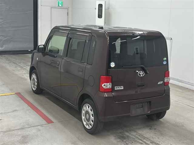 TOYOTA PIXIS SPACE