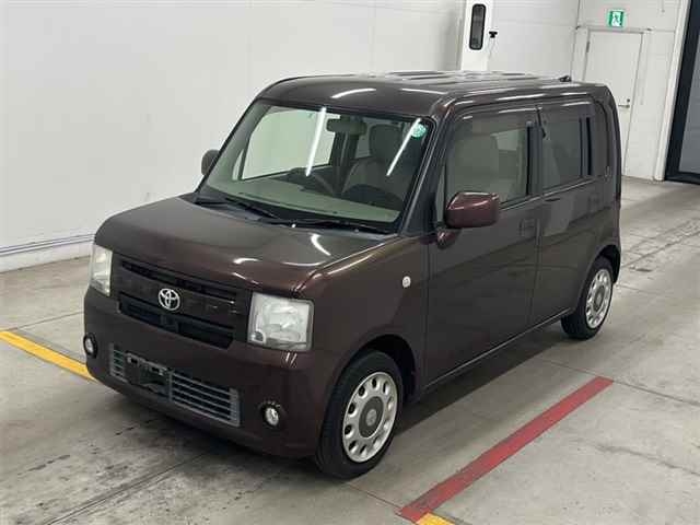 TOYOTA PIXIS SPACE
