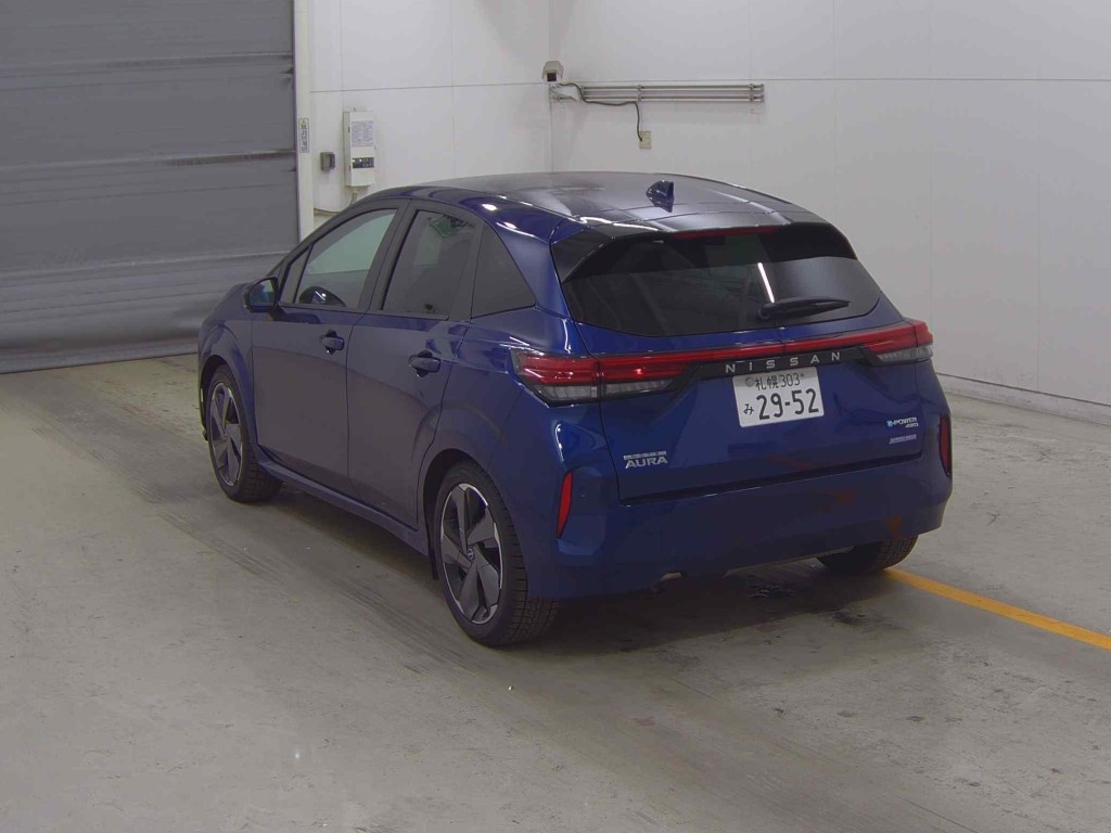 NISSAN AURA