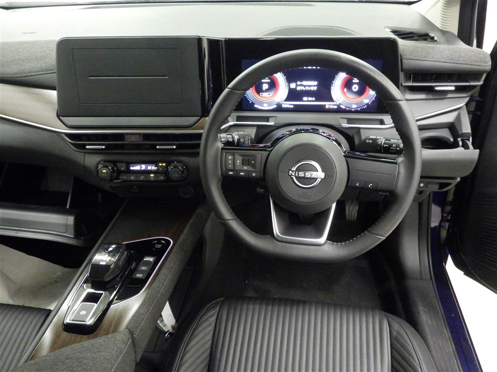 NISSAN AURA