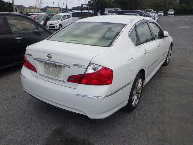 NISSAN FUGA