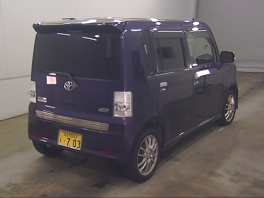 TOYOTA PIXIS SPACE