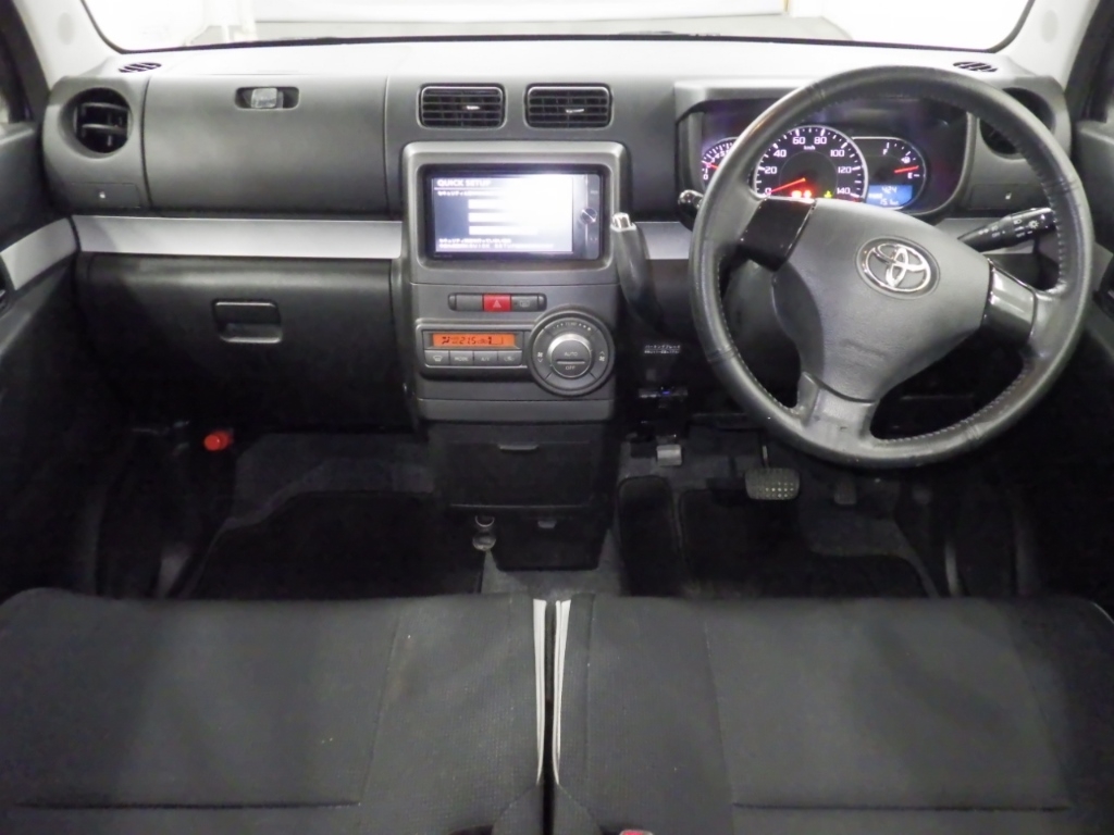 TOYOTA PIXIS SPACE