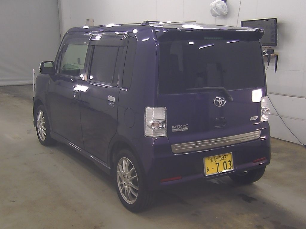 TOYOTA PIXIS SPACE