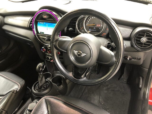 MINI HATCH