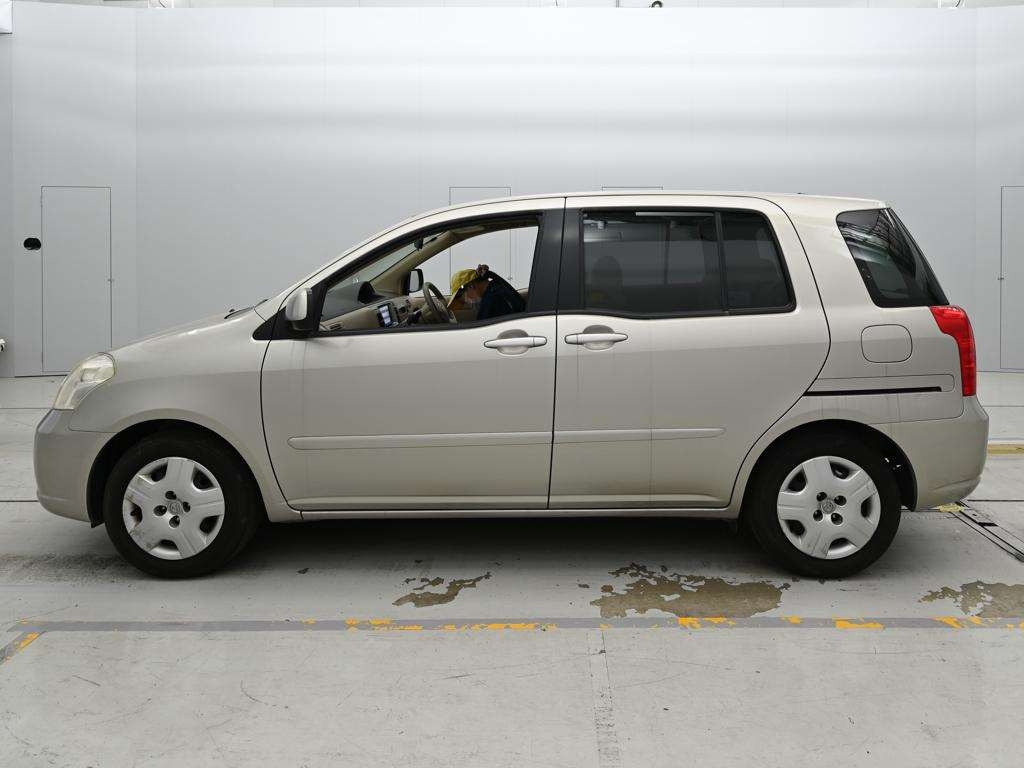 TOYOTA RAUM