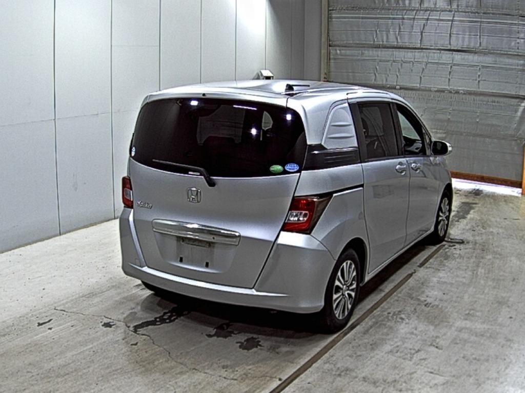 HONDA FREED SPIKE