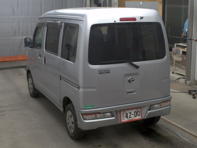 TOYOTA PIXIS VAN