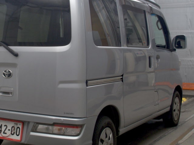 TOYOTA PIXIS VAN
