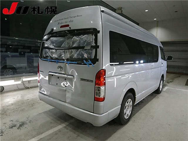TOYOTA HIACE